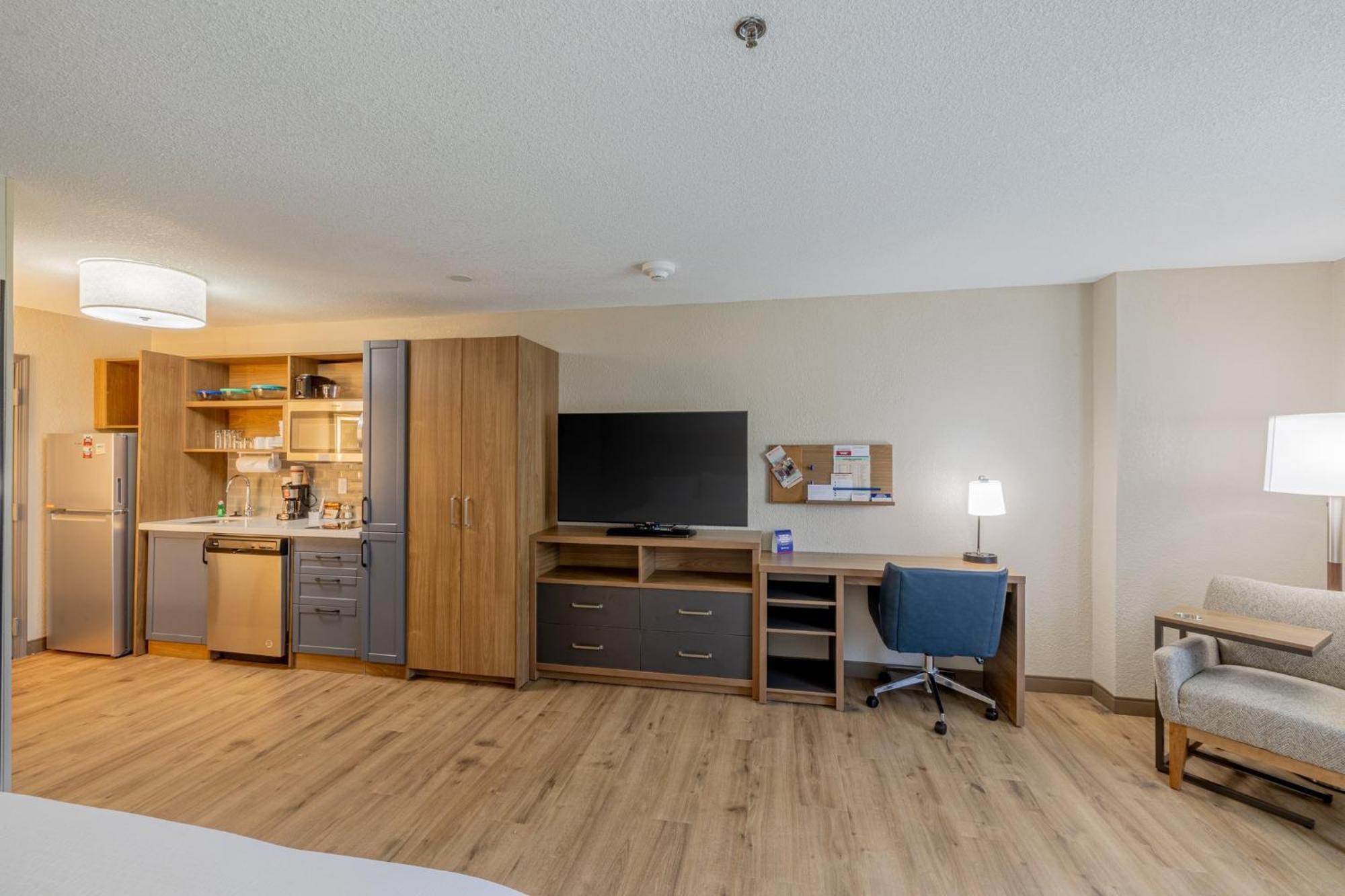 Candlewood Northwest By Ihg Hotel Wichita